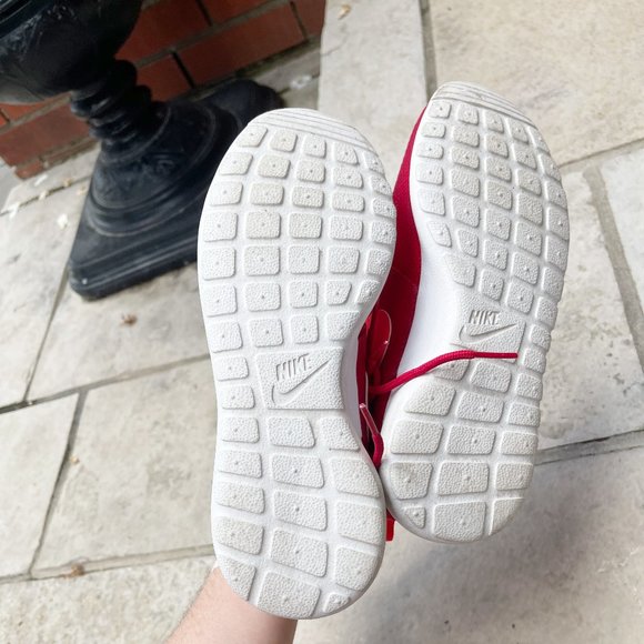 ✨ Two Tone Red Roche Running Shoes | Nike - Picture 6 of 6